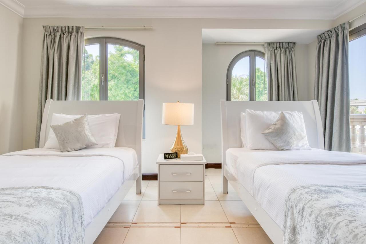 Stunning With Private Pool & Beach Access Apartment Dubai