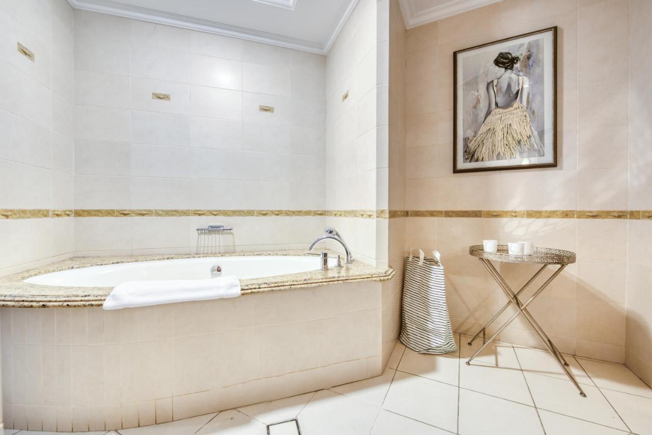 Stunning With Private Pool & Beach Access Dubai