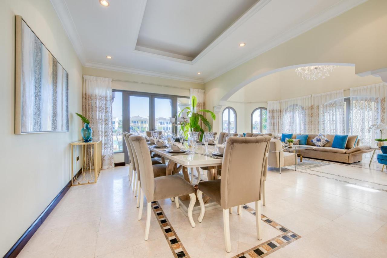 Stunning With Private Pool & Beach Access * Dubai