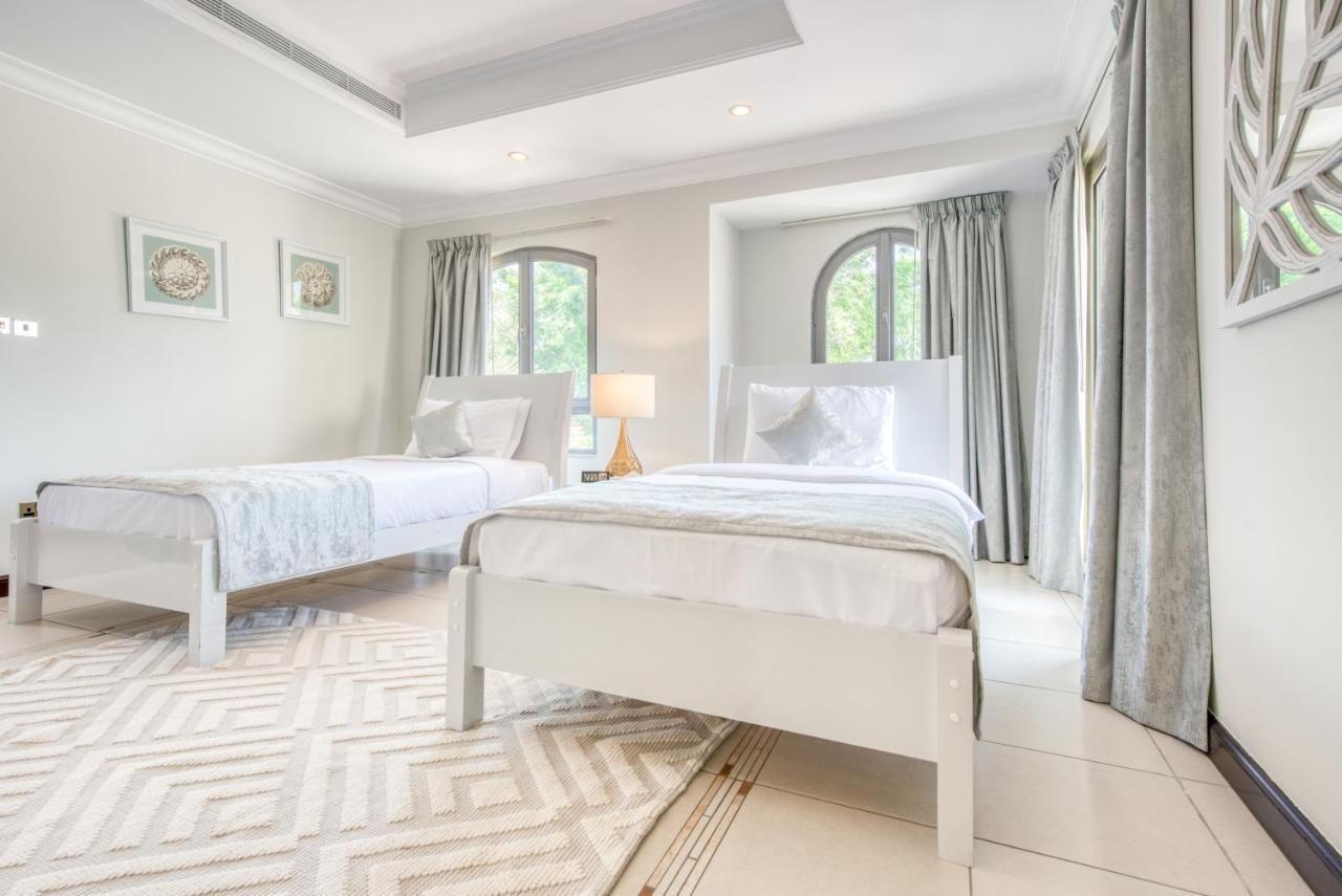 Stunning With Private Pool & Beach Access Apartment Dubai