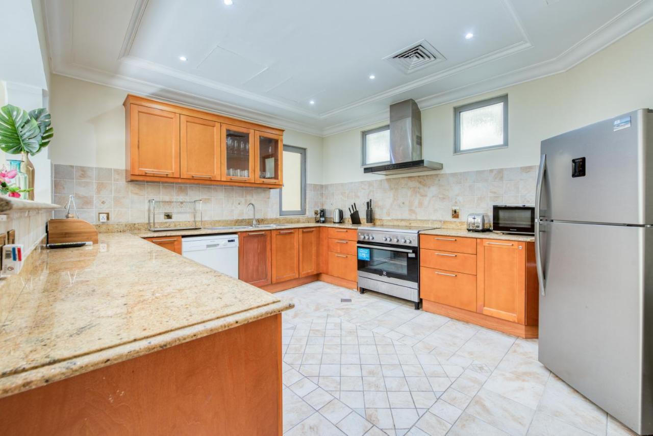Stunning With Private Pool & Beach Access *