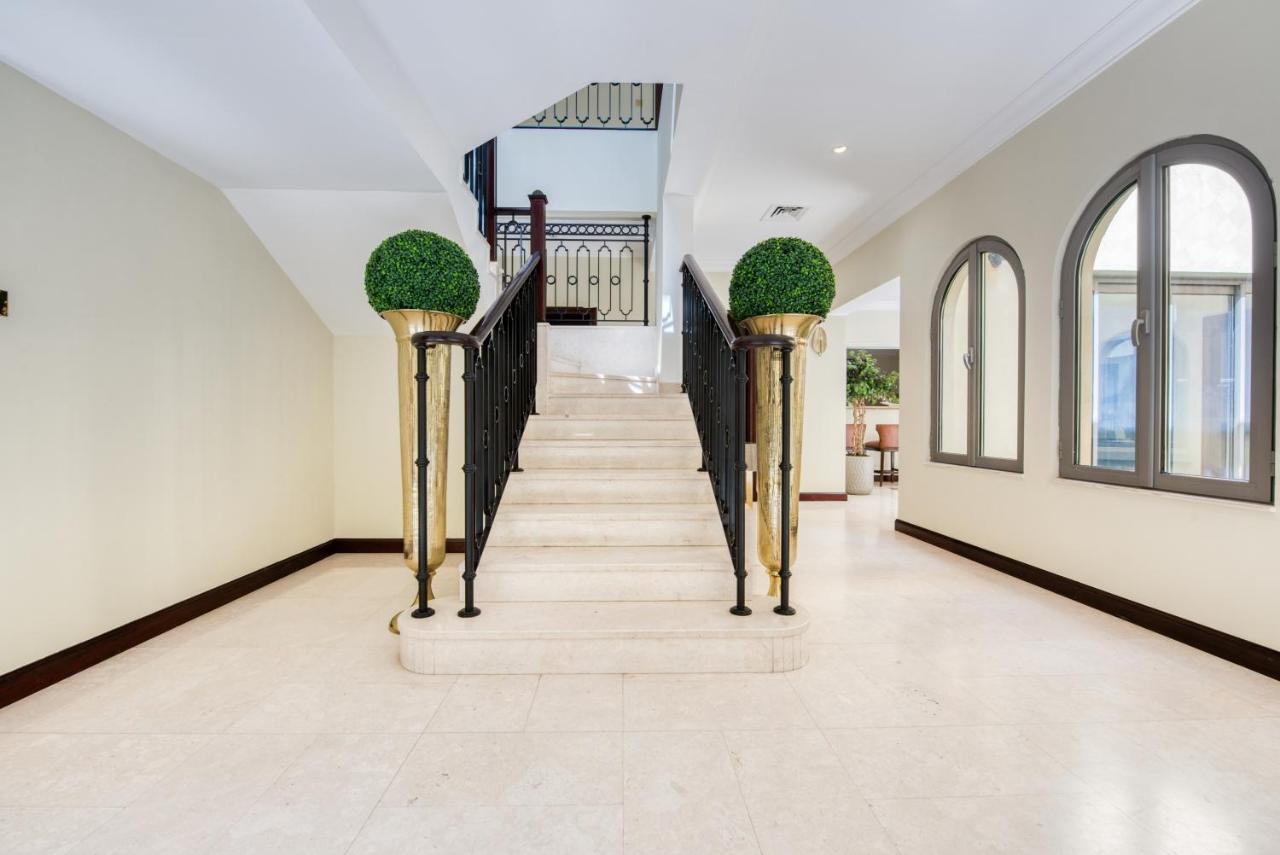 Stunning With Private Pool & Beach Access Apartment