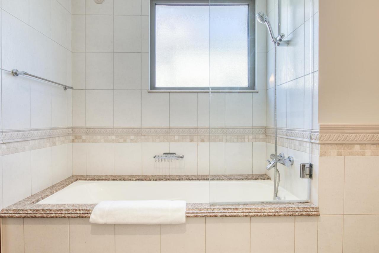Stunning With Private Pool & Beach Access Apartment