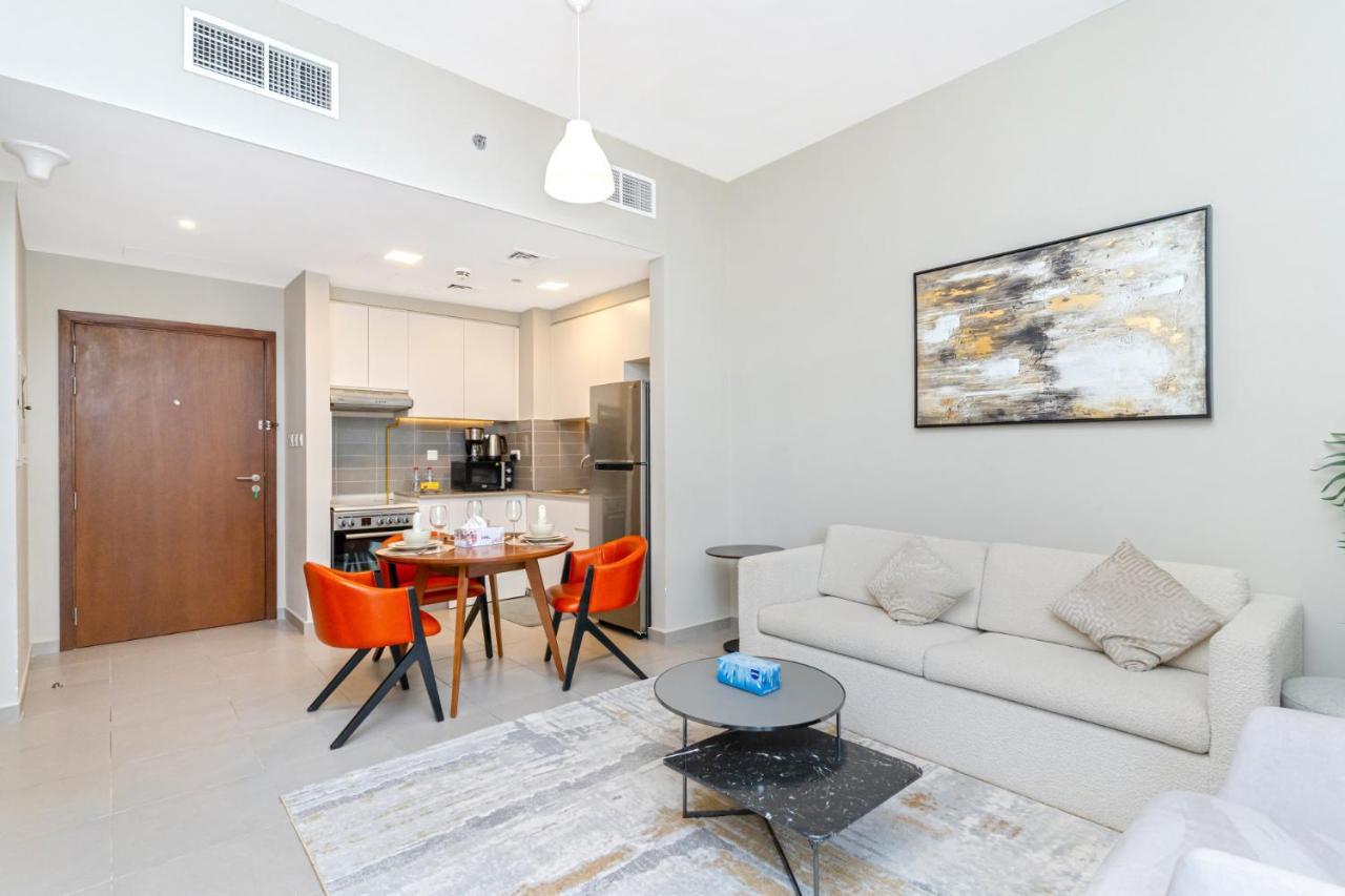 Beautiful Huge I Fully- Furnished Apartment *