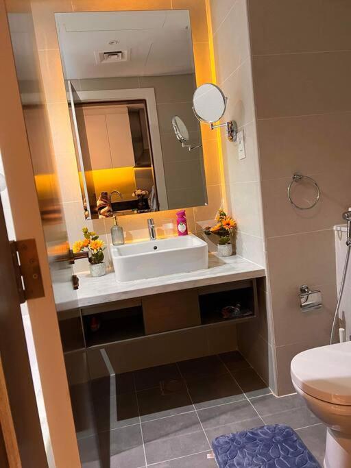 Nice Studio With Panoramic View Of The Canal! Dubai