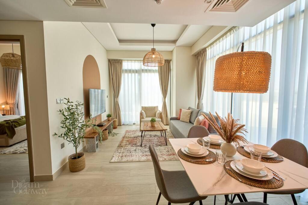 Bright 1bdr Massive Terrace Overlooking Downtown Apartment *