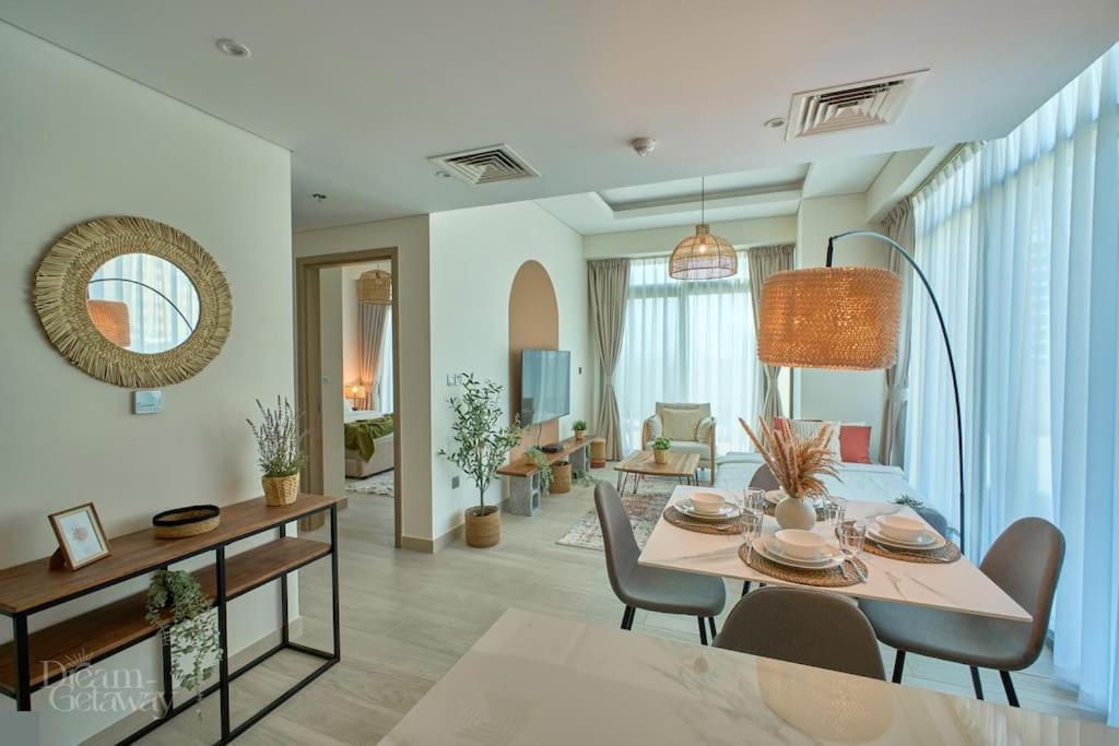 Bright 1bdr Massive Terrace Overlooking Downtown Apartment Dubai