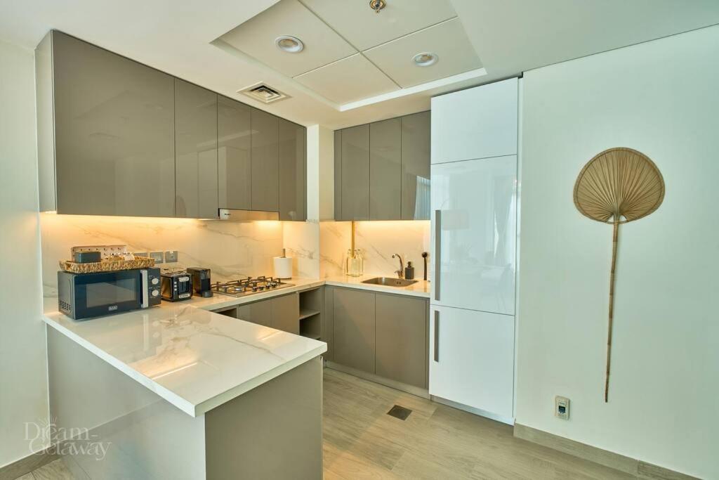 Bright 1bdr Massive Terrace Overlooking Downtown