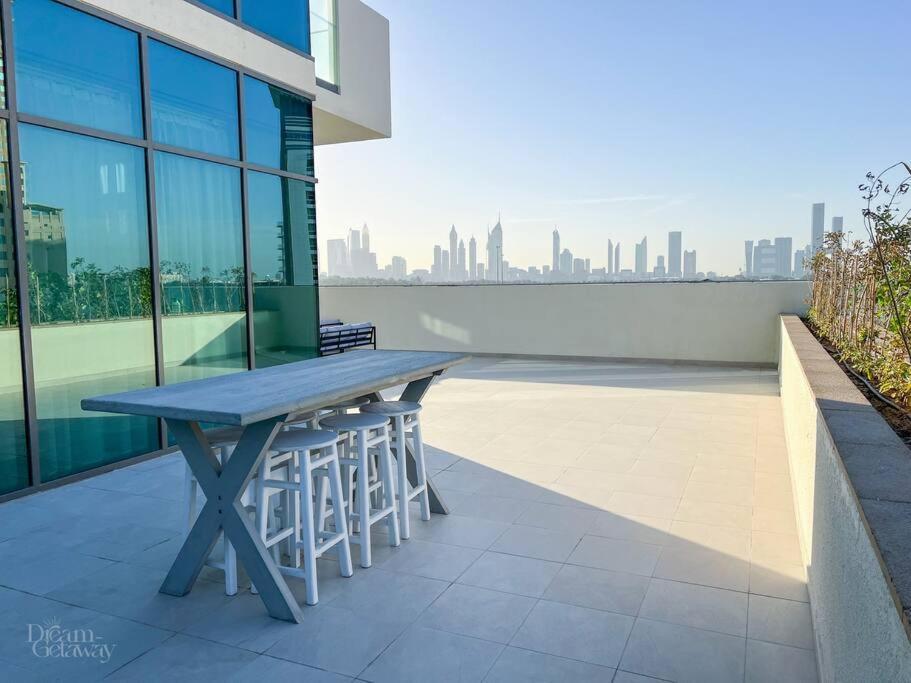 Bright 1bdr Massive Terrace Overlooking Downtown Apartment *