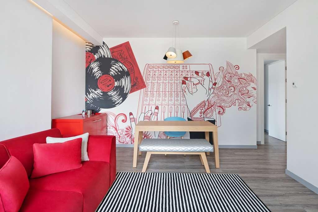 Radisson Red Silicon Oasis *