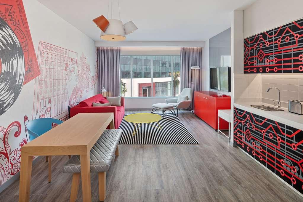 Hotel Radisson Red Silicon Oasis