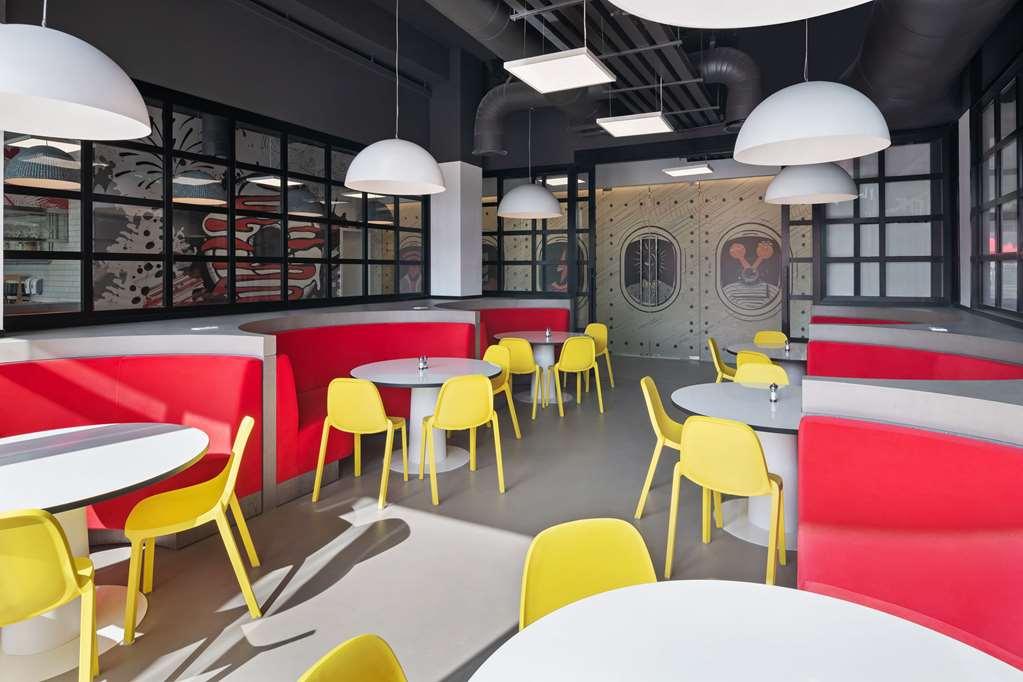 Hotel Radisson Red Silicon Oasis