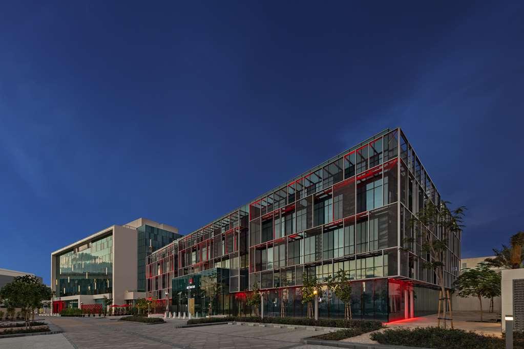 Radisson Red Silicon Oasis *
