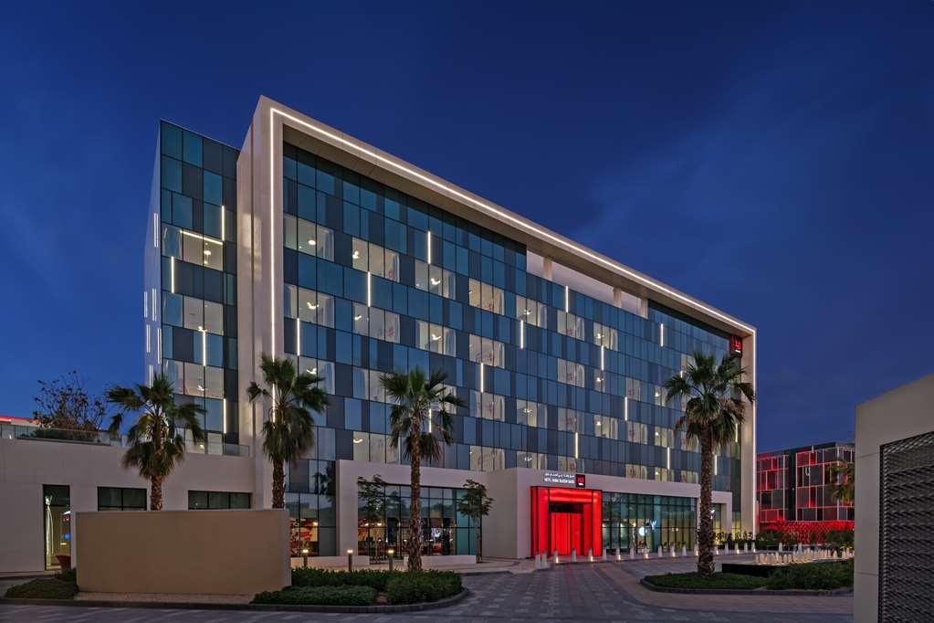 Radisson Red Silicon Oasis * Dubai