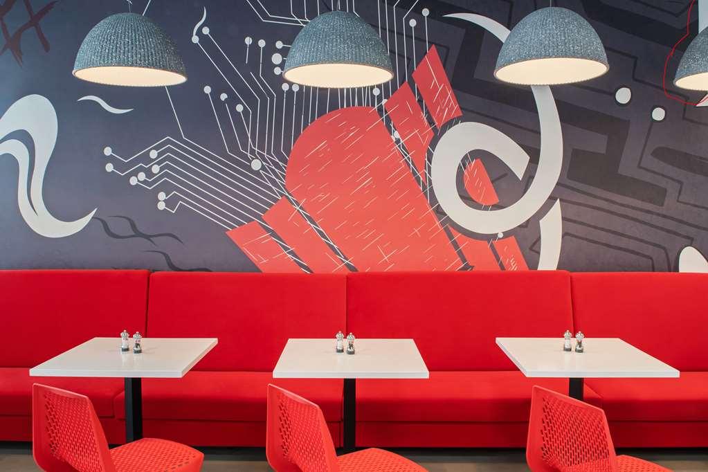 Hotel Radisson Red Silicon Oasis *