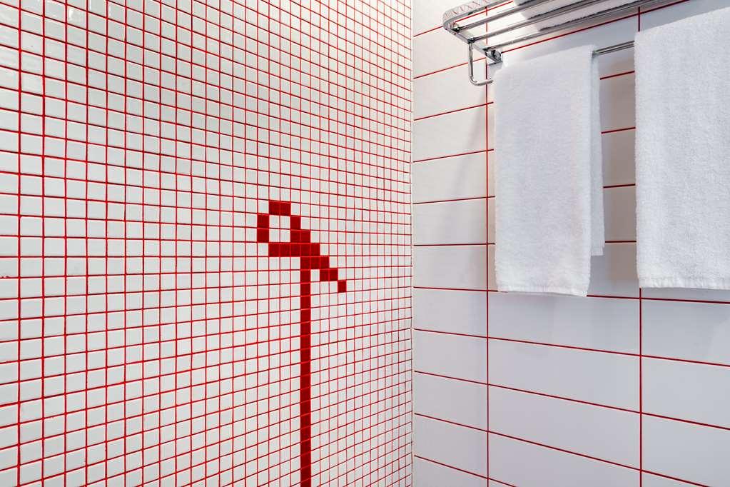 Radisson Red Silicon Oasis