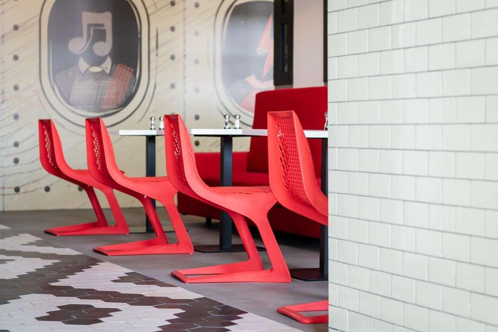 Radisson Red Silicon Oasis Hotel Dubai
