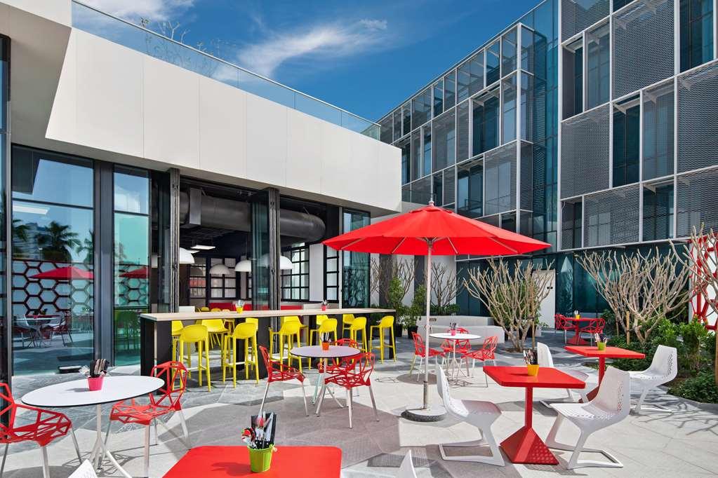 Radisson Red Silicon Oasis *