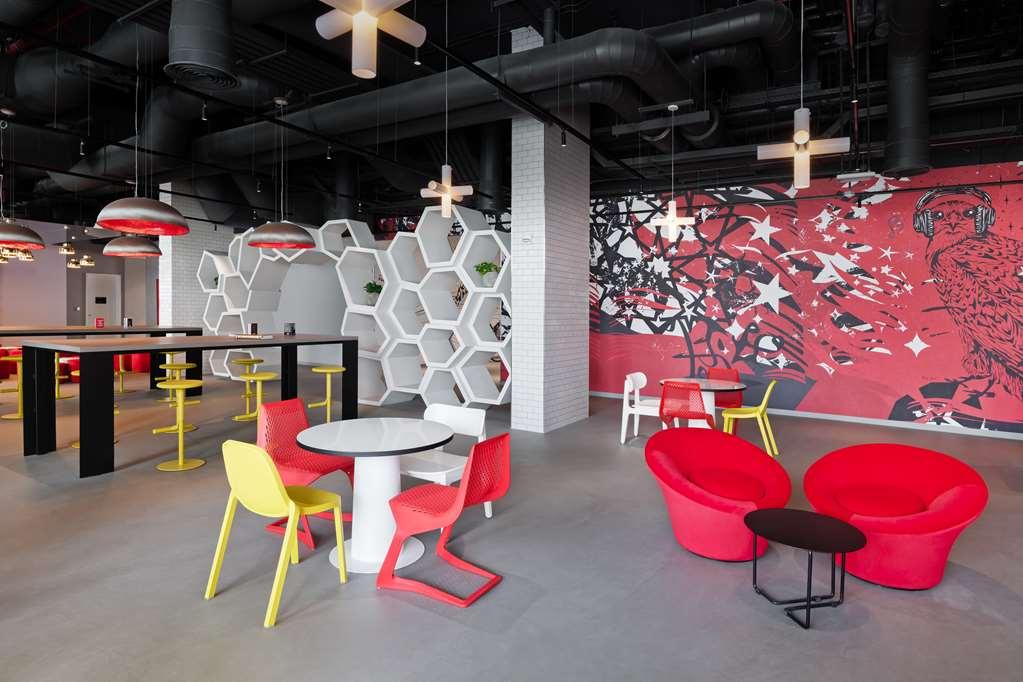 Hotel Radisson Red Silicon Oasis