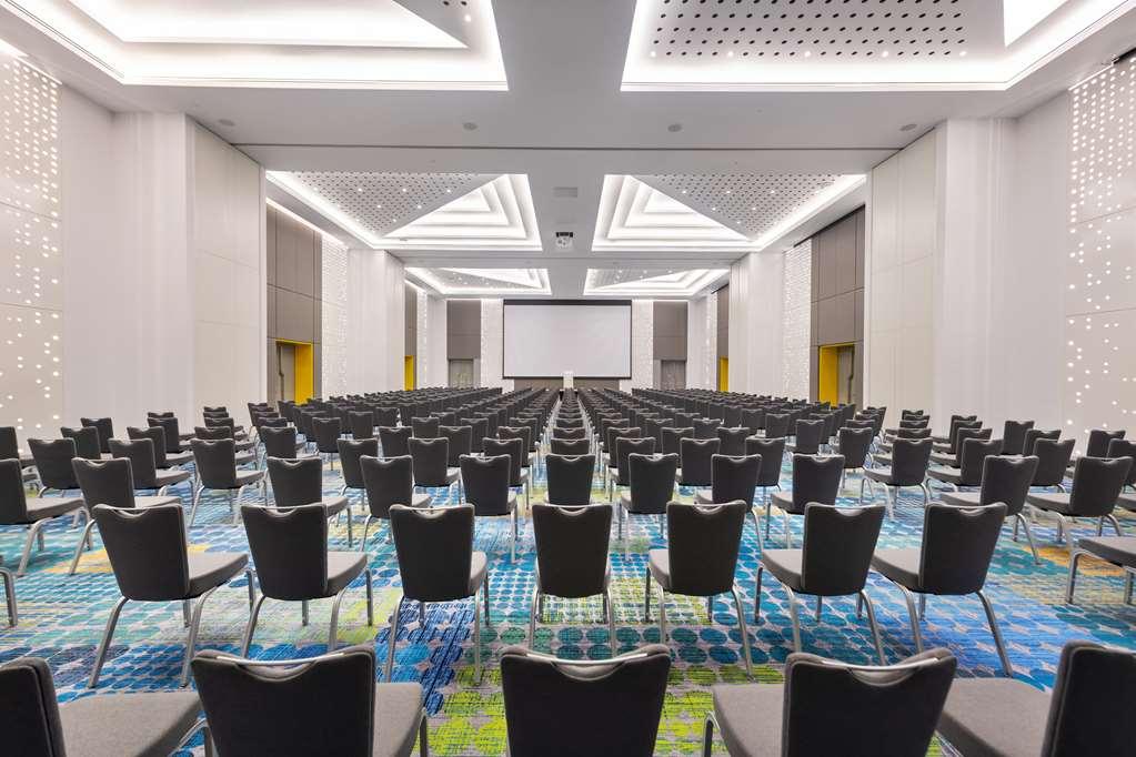 Radisson Red Silicon Oasis