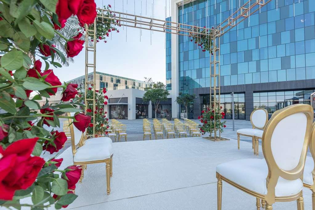 Hotel Radisson Red Silicon Oasis