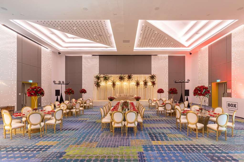 Radisson Red Silicon Oasis