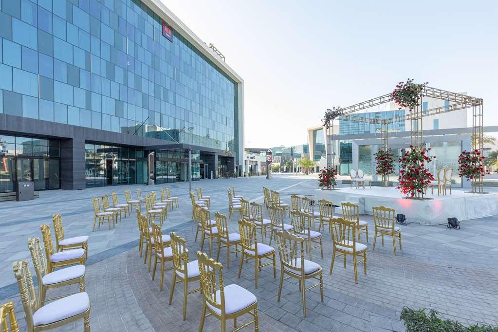 Radisson Red Silicon Oasis * Dubai