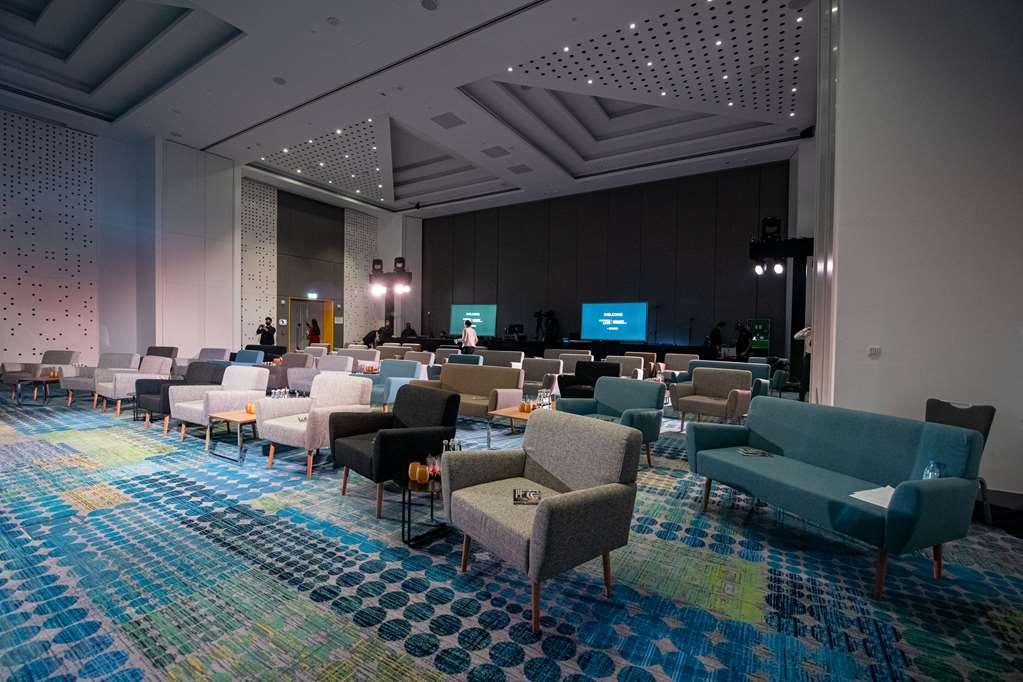 Radisson Red Silicon Oasis *