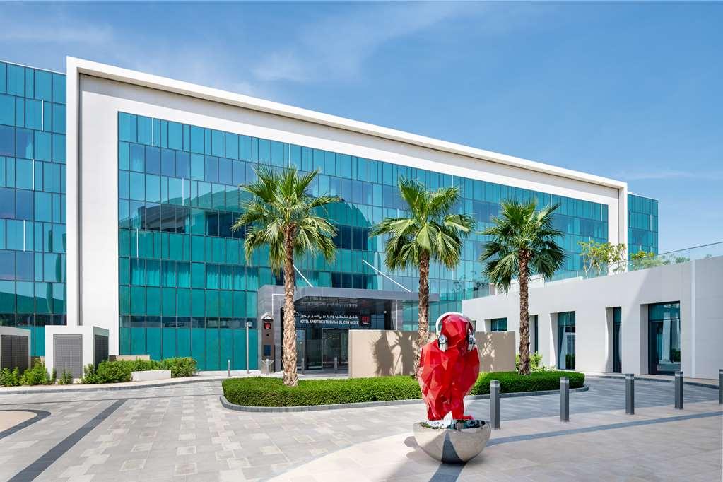 Radisson Red Silicon Oasis