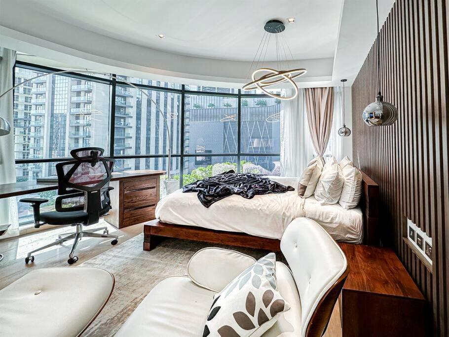 Trophy - Private Office Solace Apartment