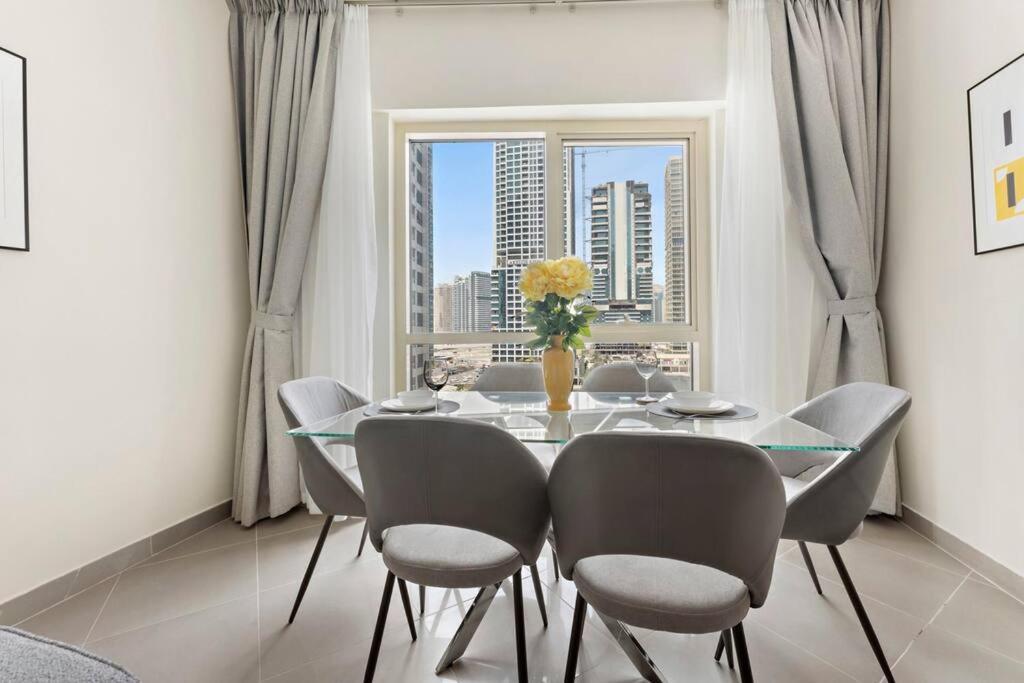 Stonetree - Furnished 1br With Modern Design Apartment *