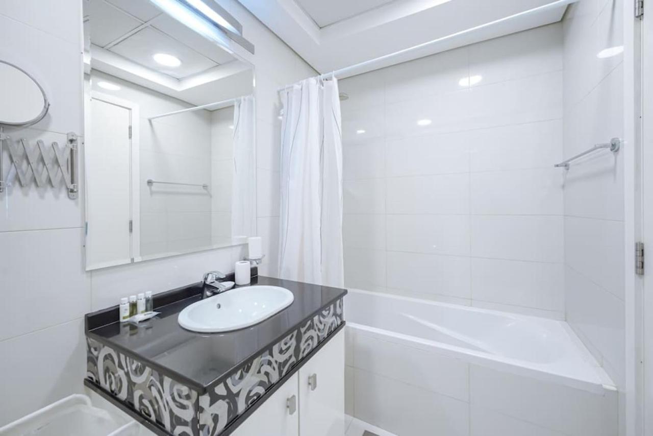 Modern W Downtown Views In Business Bay Apartment