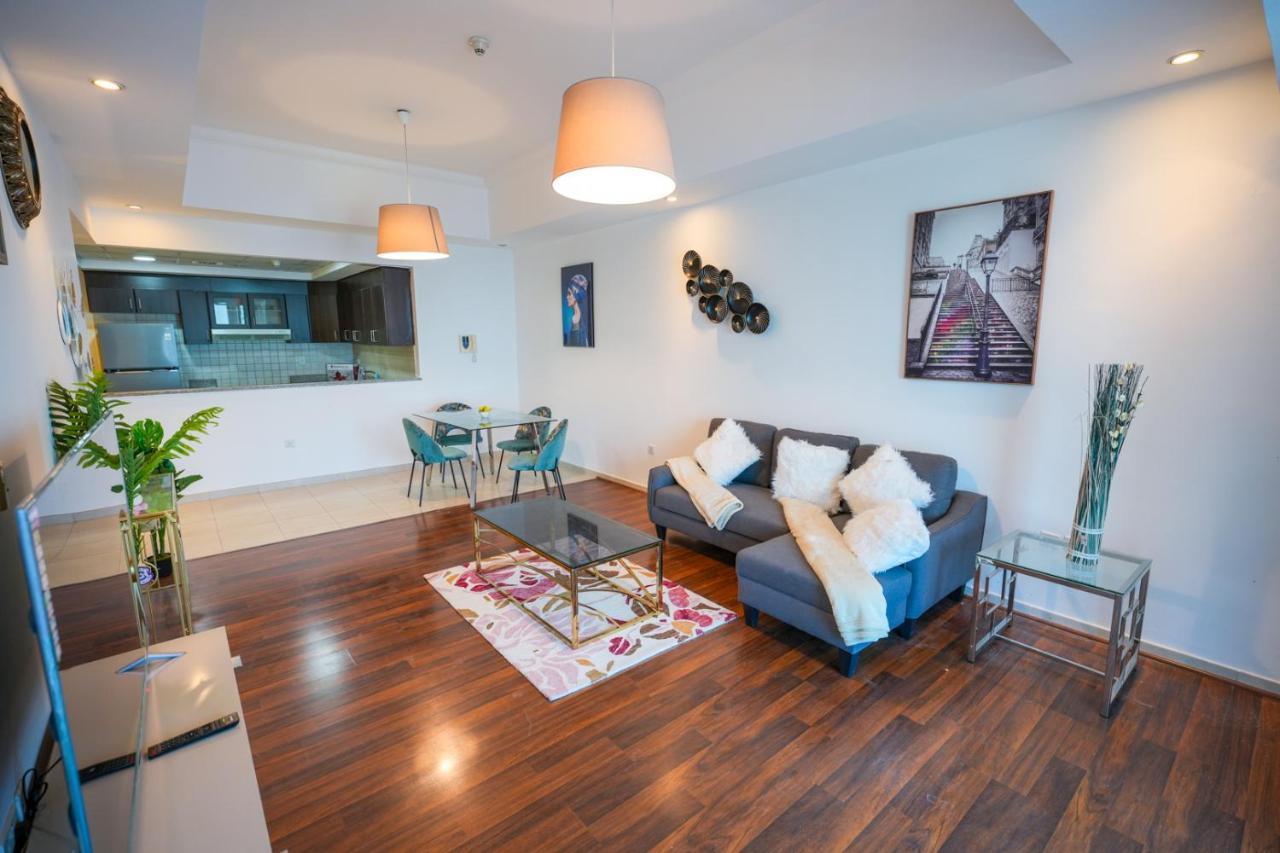 Incredible 2br With Burj Khalifa View & Balcony Apartment