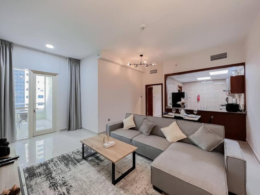 Stonetree - Modern 1 Bedroom Near The * Dubai
