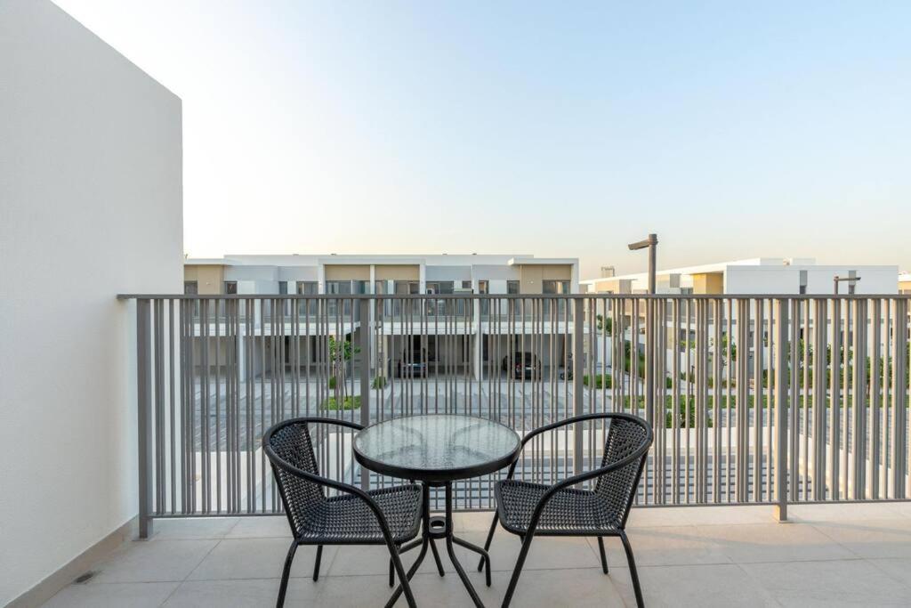 Apartment 3 Bedrooms In Tilal Al Ghaf