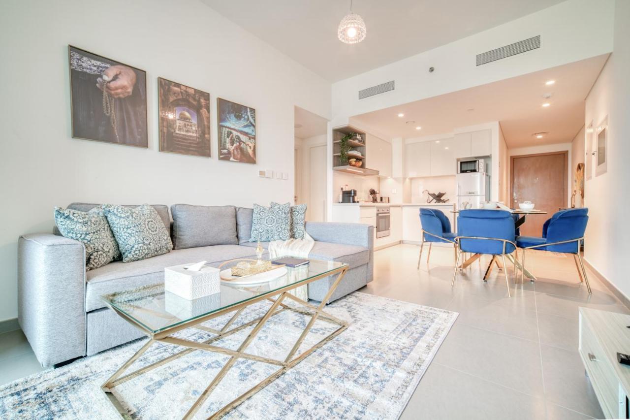 Elegance: 1br With Difc & Zabeel Views Dubai