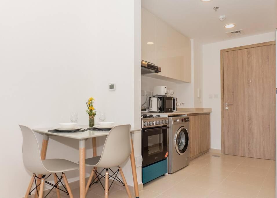 Stonetree - Furnished In Peaceful Apartment Dubai