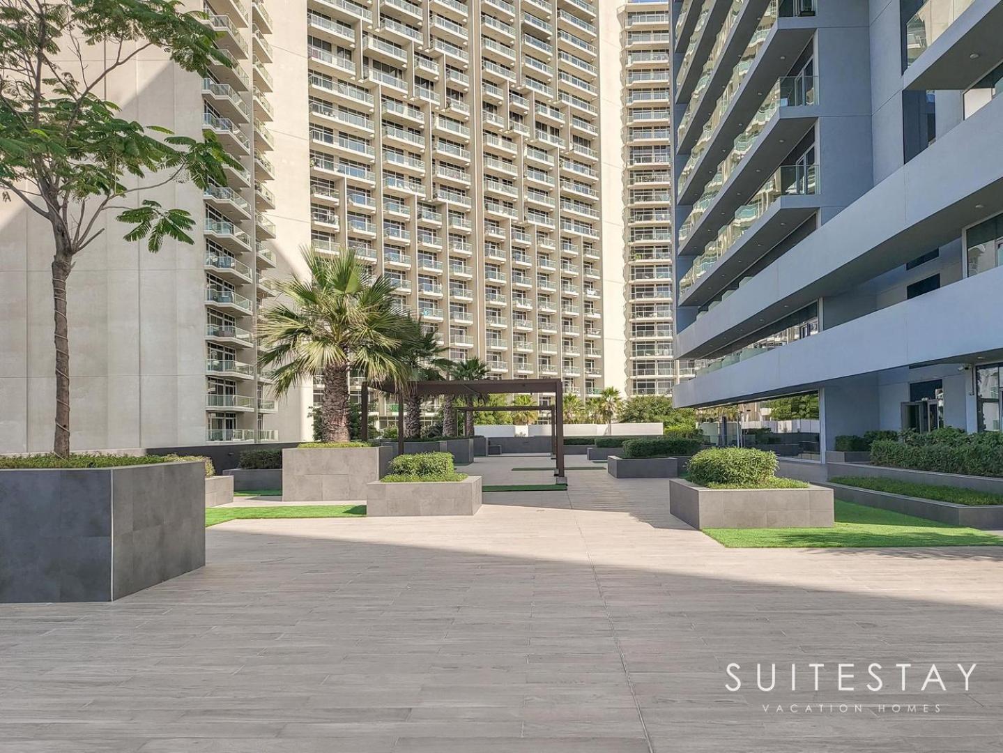 Prestigious With High Quality Interiors Apartment *