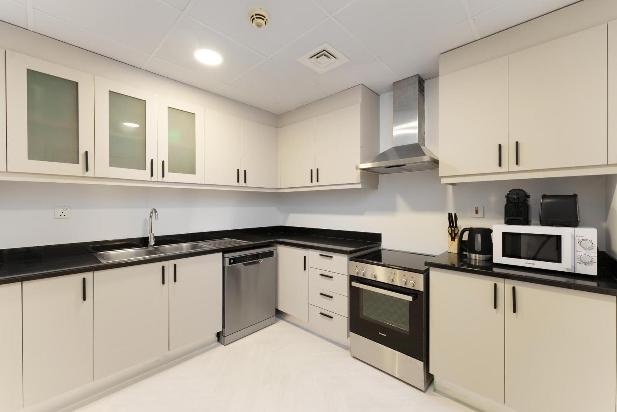 Beautiful 2 Bedroom Retreat In The Heart Of Jbr *