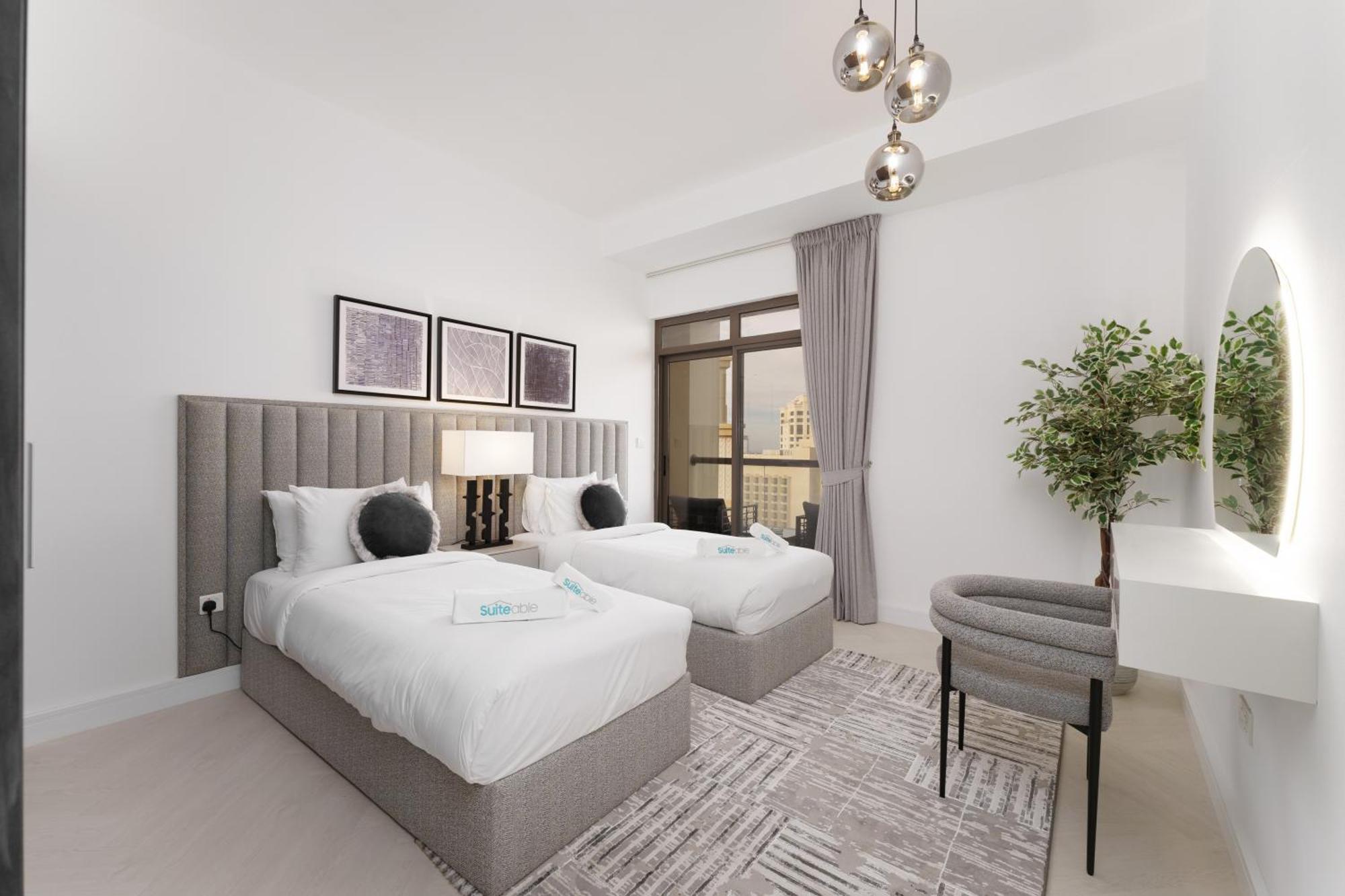 Beautiful 2 Bedroom Retreat In The Heart Of Jbr *