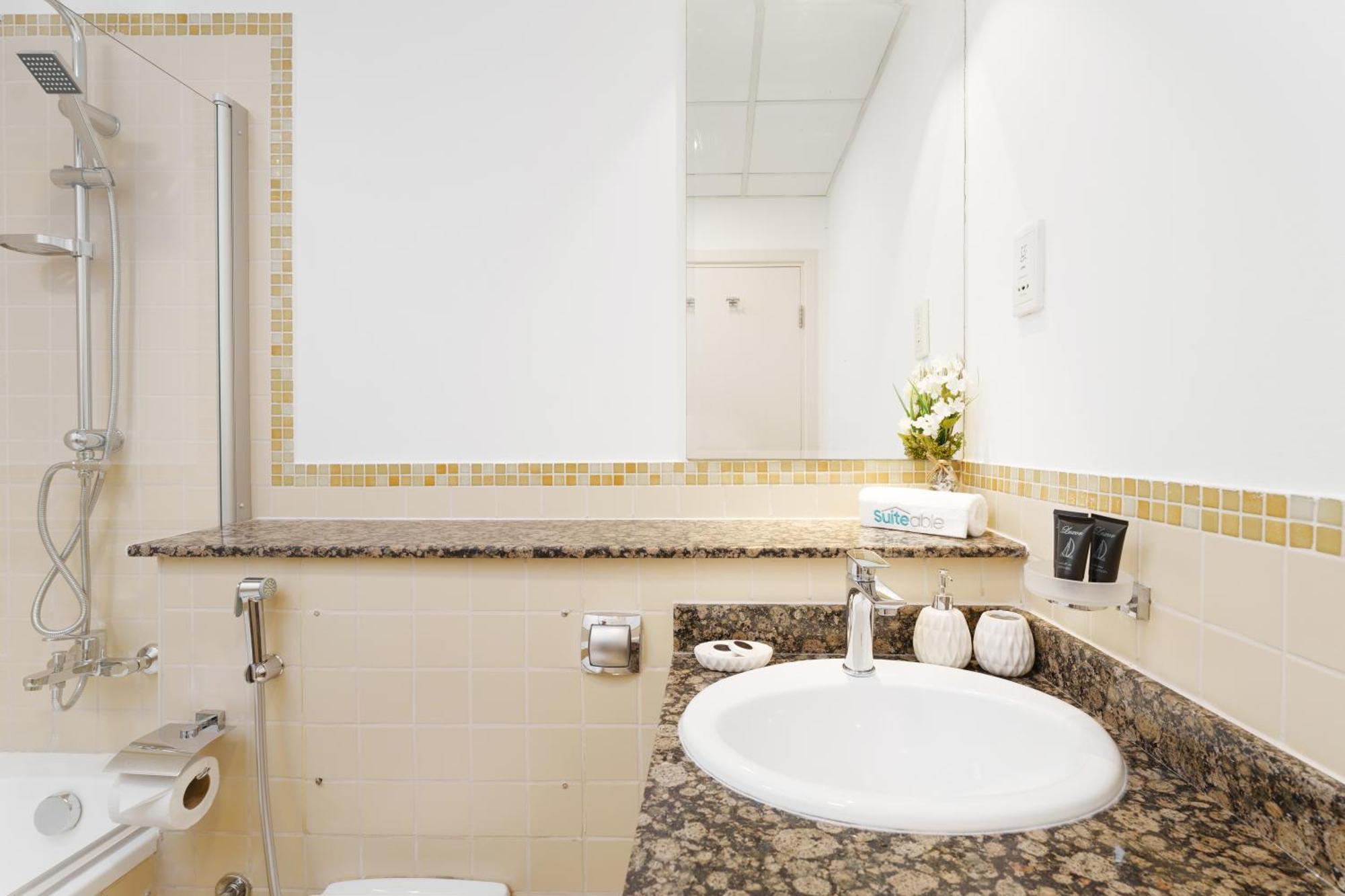 Beautiful 2 Bedroom Retreat In The Heart Of Jbr *