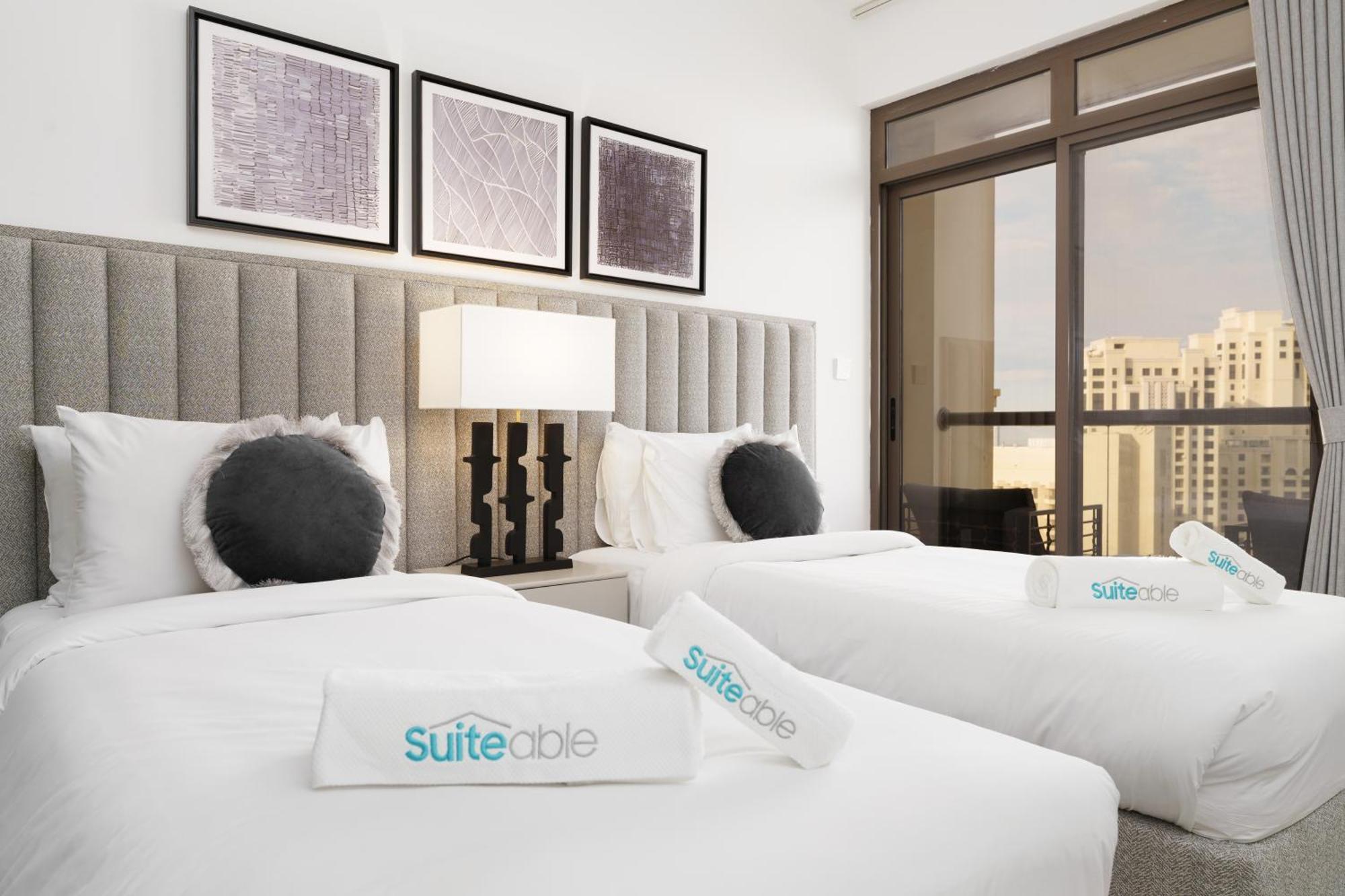 Beautiful 2 Bedroom Retreat In The Heart Of Jbr Apartment
