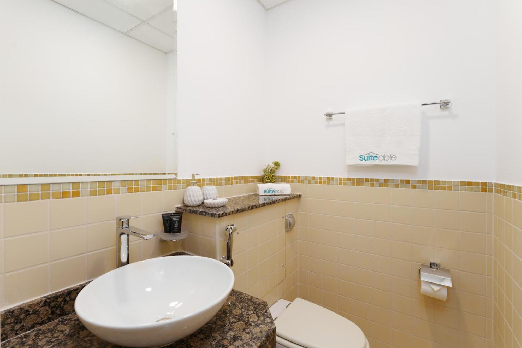 Beautiful 2 Bedroom Retreat In The Heart Of Jbr *