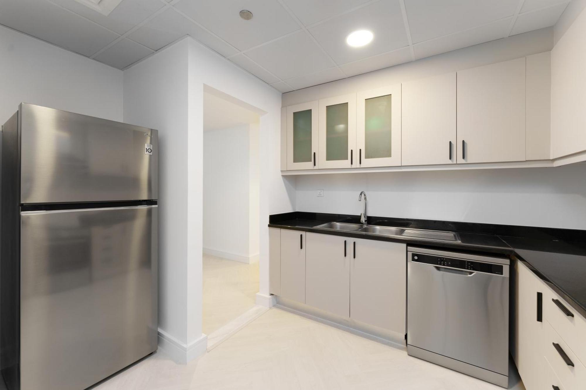 Beautiful 2 Bedroom Retreat In The Heart Of Jbr Apartment