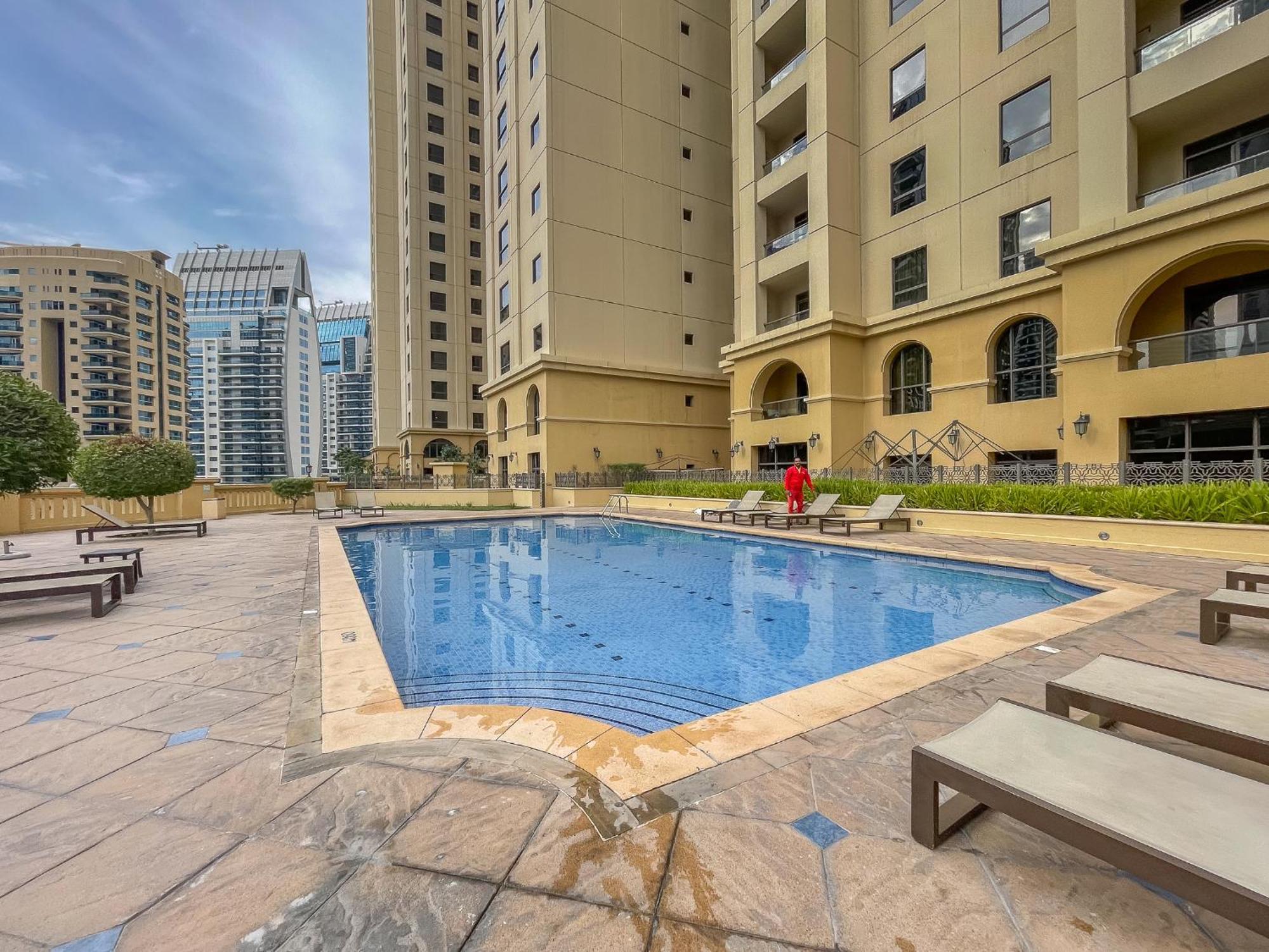 Beautiful 2 Bedroom Retreat In The Heart Of Jbr *