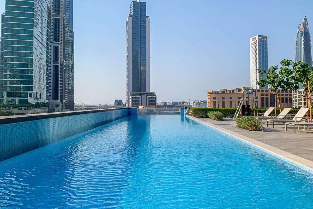 Frank Porter - Dt1 Tower Apartment Dubai