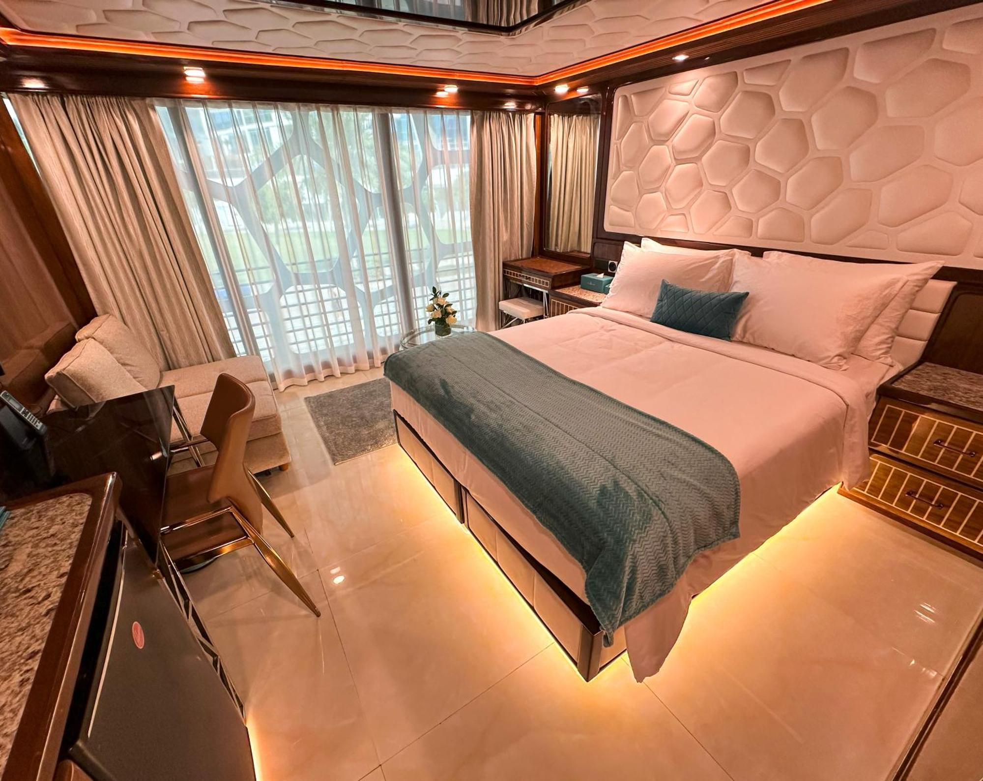 Overnight Super Yacht - Orchid Abu Dhabi