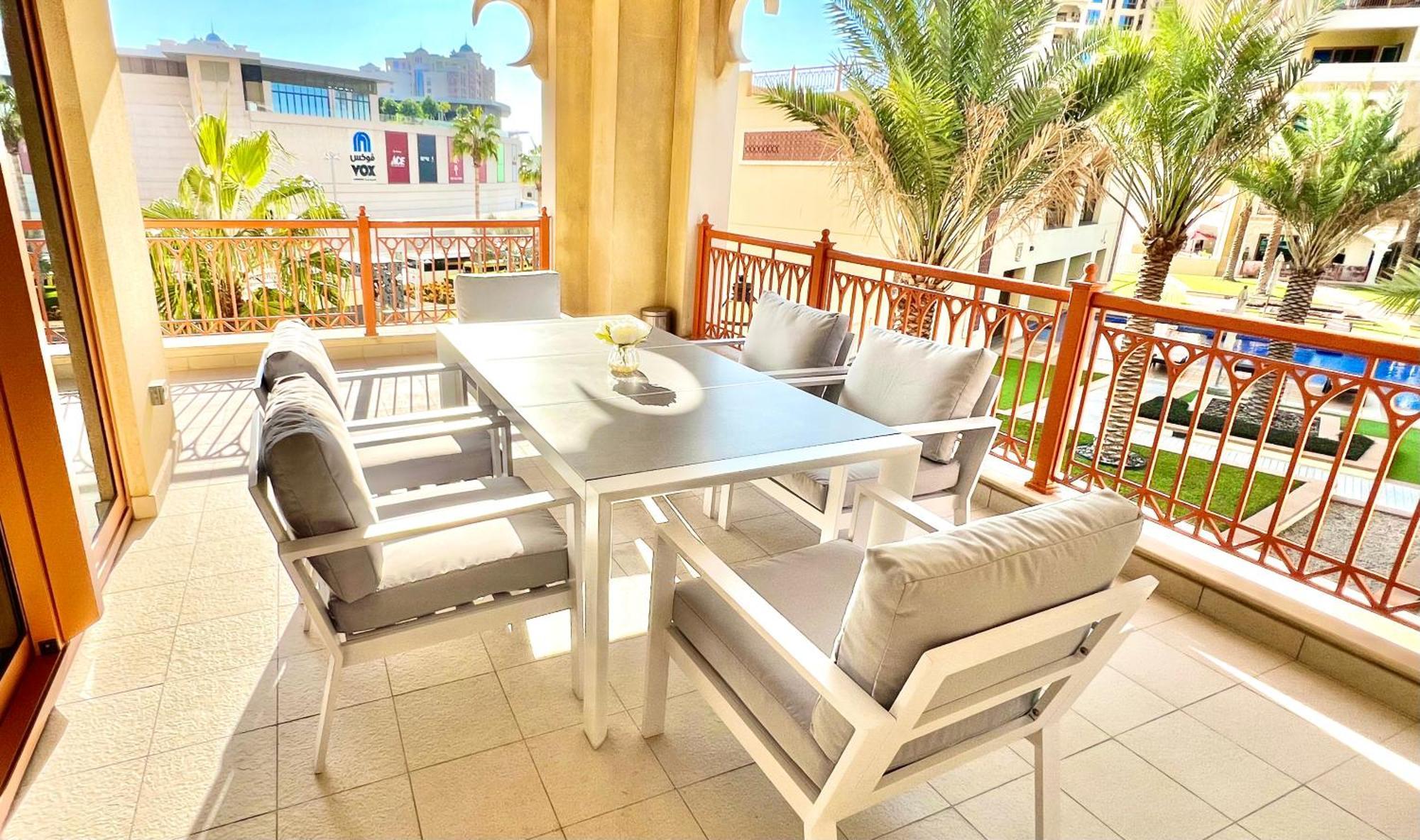 Direct Access To Nakheel Mall At The Heart Of The Palm Apartment