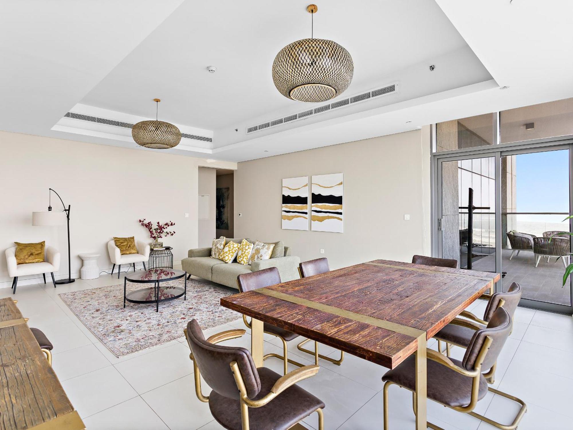 Luxurious 2bdr & Guests Room-mada Residences Apartment Dubai