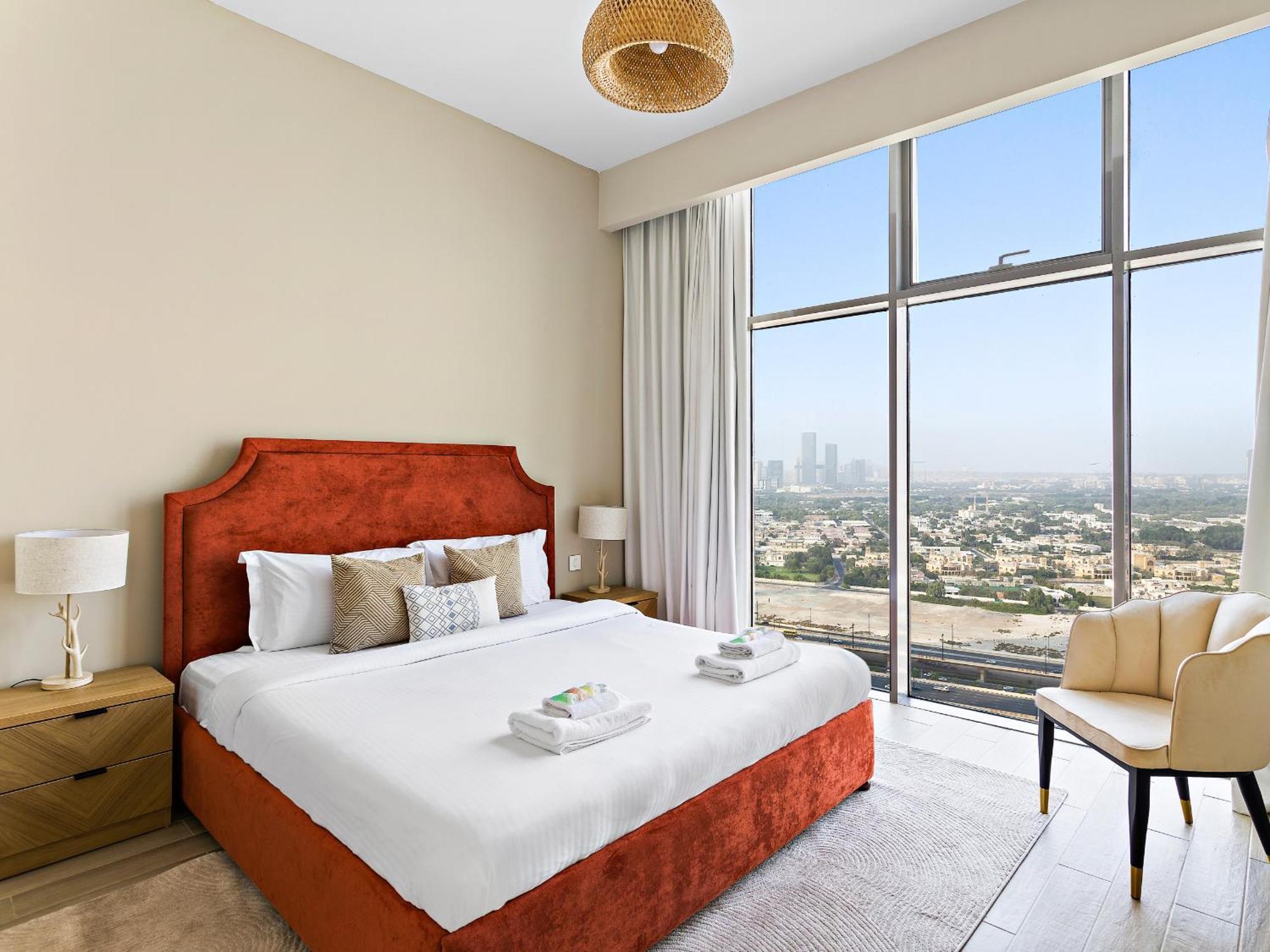 Apartment Luxurious 2bdr & Guests Room-mada Residences Dubai